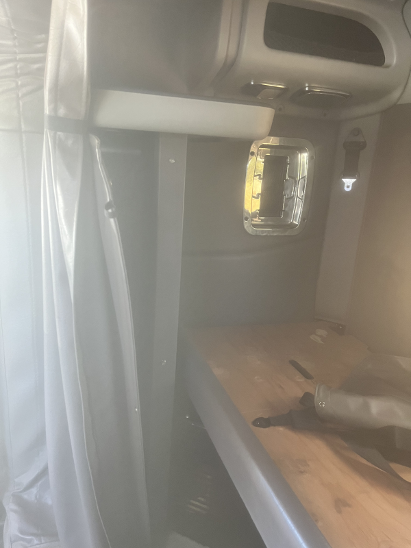 2018 Peterbilt 389 - Image 10