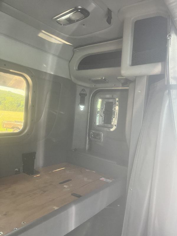 2018 Peterbilt 389 - Image 12