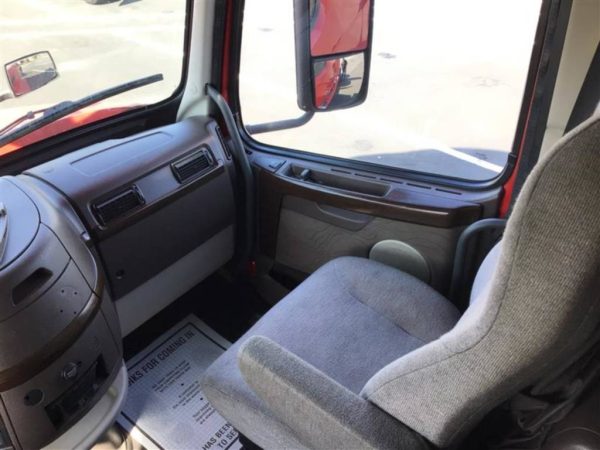 2012 Volvo VNL64T670 - Image 9