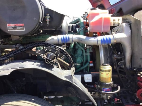 2012 Volvo VNL64T670 - Image 14