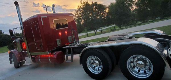 2018 Peterbilt 389 - Image 15