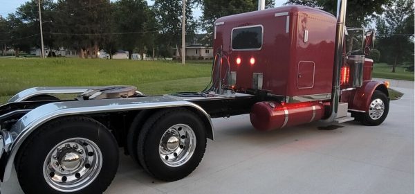 2018 Peterbilt 389 - Image 16