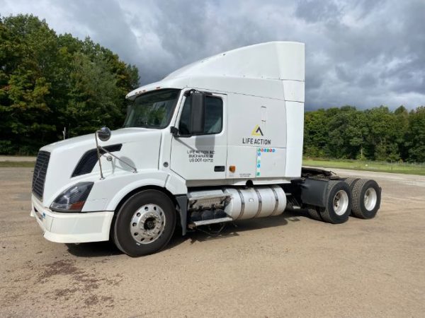 2007 VOLVO VNL64T630  STAND UP SLEEPER