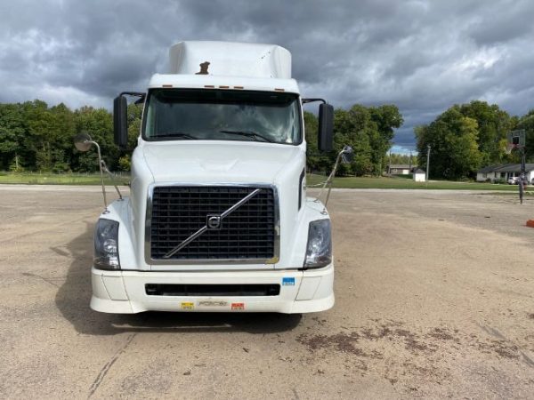 2007 VOLVO VNL64T630  STAND UP SLEEPER - Image 2