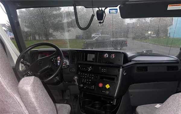 2018 International LT - Image 5