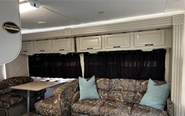 2002 COACHMEN LEPRECHAUN 314SS - Image 5