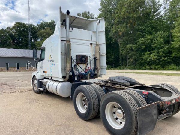 2007 VOLVO VNL64T630  STAND UP SLEEPER - Image 6