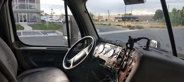 2015 Freightliner Cascadia 125 - Image 2