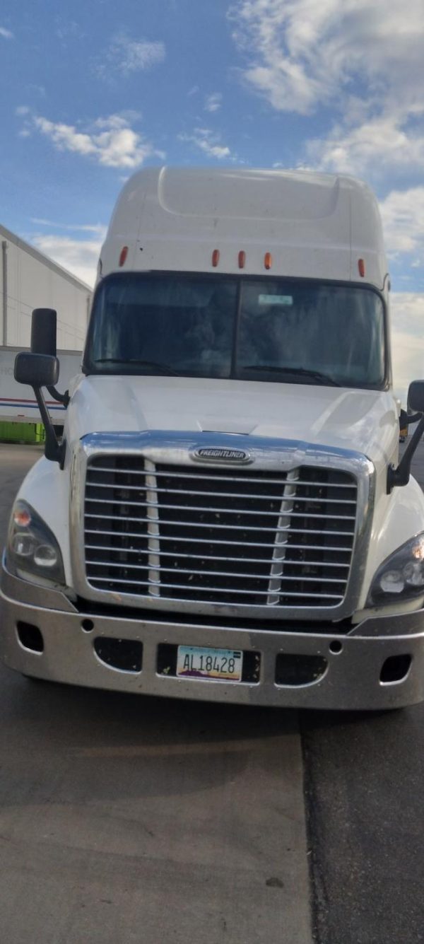 2015 Freightliner Cascadia 125 - Image 4