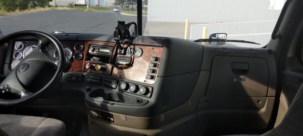 2015 Freightliner Cascadia 125 - Image 6