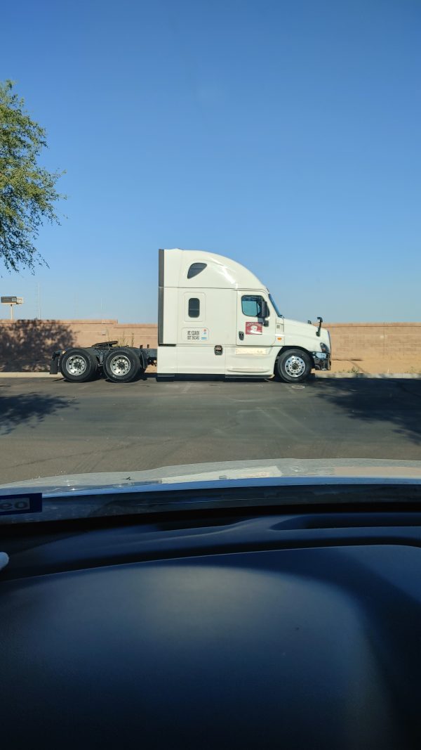 2015 Freightliner Cascadia 125 - Image 8