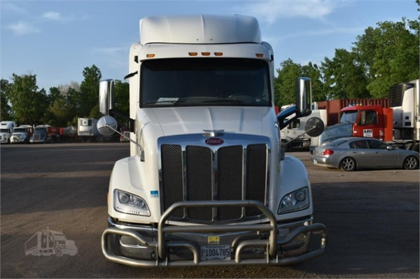 2014 PETERBILT 579 - Image 3