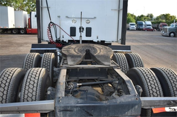 2014 PETERBILT 579 - Image 6