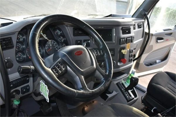 2014 PETERBILT 579 - Image 7
