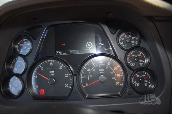 2014 PETERBILT 579 - Image 8