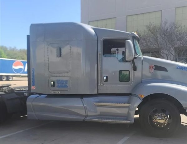 2012 KENWORTH T660 - Image 2