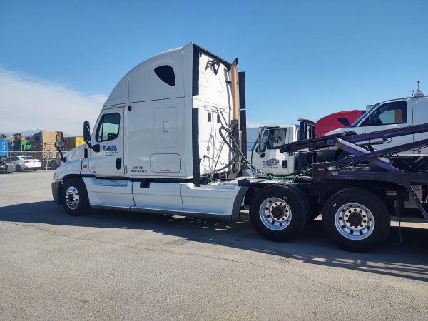 2012 FREIGHTLINER CASCADIA  & 7 CAR HAULER - Image 2