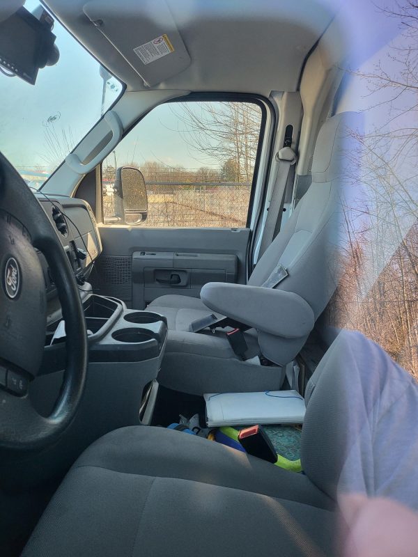 2019 Ford E350 Econoline Box Truck - Image 7