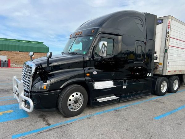 2017 FREIGHTLINER CASCADIA 125 - Image 3