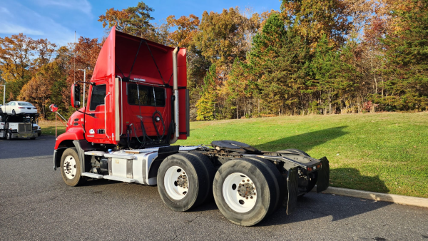 2016 Mack Pinnacle CXU613 - Image 3