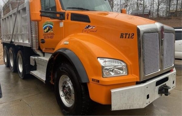 2017 Kenworth T880 Tri-Axle Dump Truck - Image 4