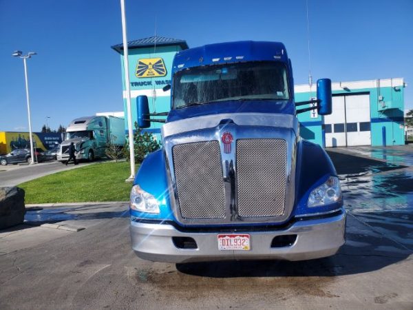 2017 KENWORTH T680 MID ROOF SLEEPER - Image 5