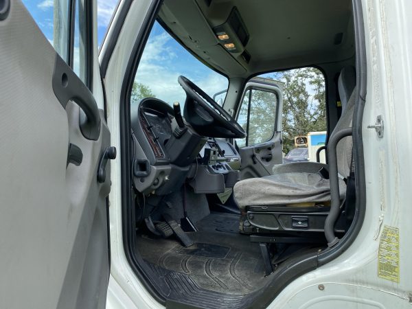 2014 Freightliner Business Class Reefer Truck - Image 7