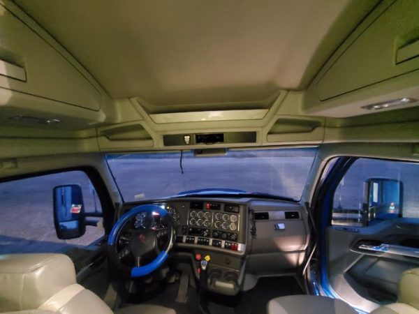 2017 KENWORTH T680 MID ROOF SLEEPER - Image 9