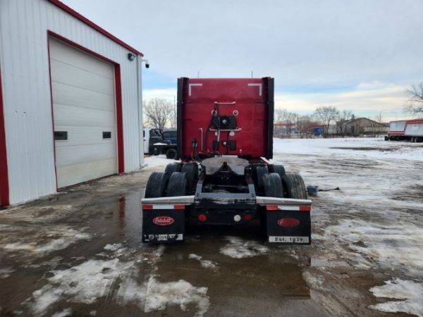 2015 PETERBILT 579 80′ SLEEPER - Image 11