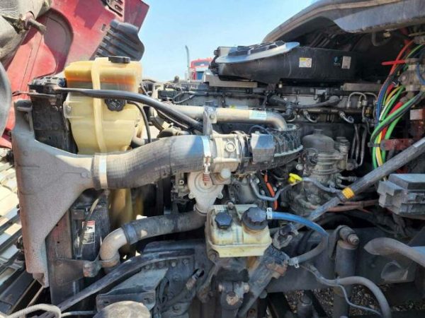 2016 FREIGHTLINER CASCADIA 72in Double Bunk Stand Up Sleeper - Image 12