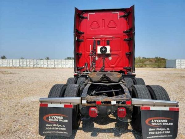 2016 FREIGHTLINER CASCADIA 72in Double Bunk Stand Up Sleeper - Image 3