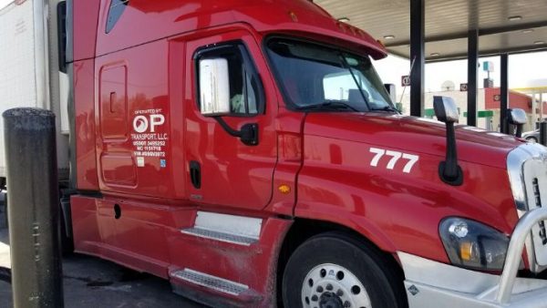 2016 FREIGHTLINER CASCADIA 72in Double Bunk Stand Up Sleeper - Image 4
