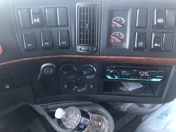 2012 Volvo VNL42670 - Image 8