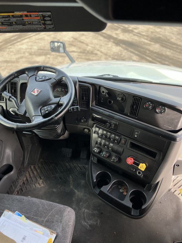 2019 INTERNATIONAL LT - Image 15