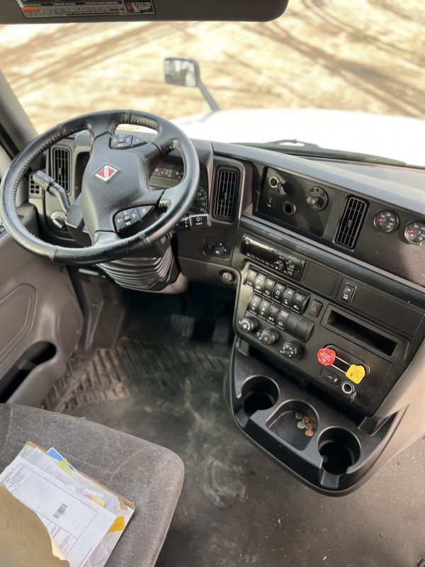 2019 INTERNATIONAL LT - Image 16