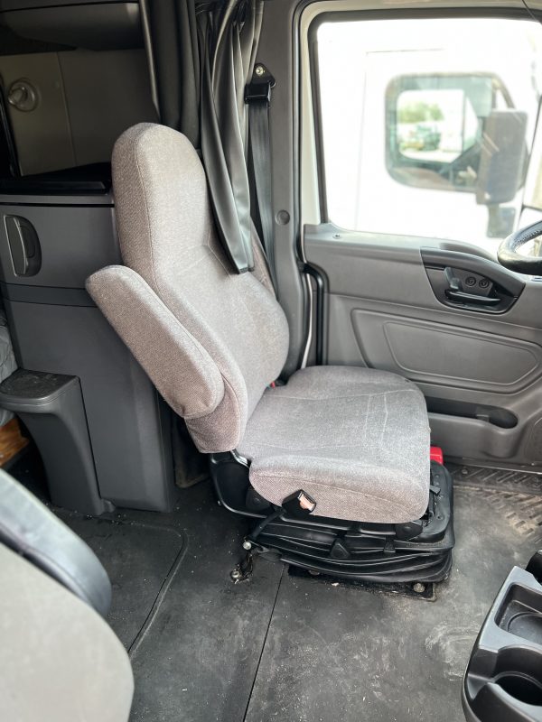 2019 INTERNATIONAL LT - Image 19