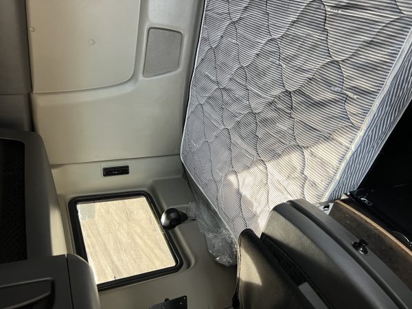2019 INTERNATIONAL LT - Image 22