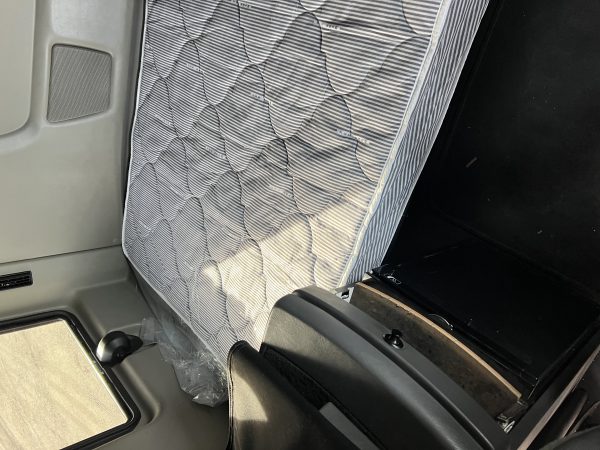 2019 INTERNATIONAL LT - Image 23