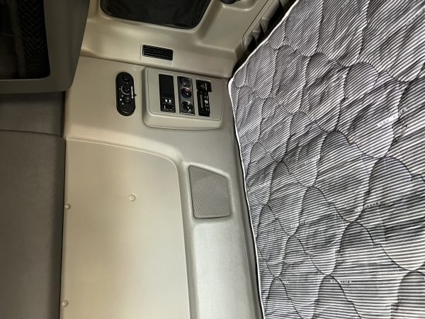 2019 INTERNATIONAL LT - Image 25