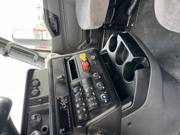 2019 INTERNATIONAL LT - Image 30