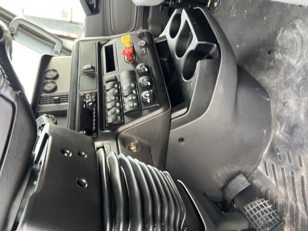 2019 INTERNATIONAL LT - Image 34