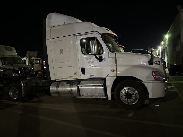 2014 FREIGHTLINER CASCADIA 125 - Image 2