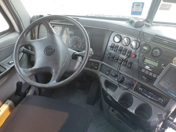2007 Freightliner Columbia - Image 11
