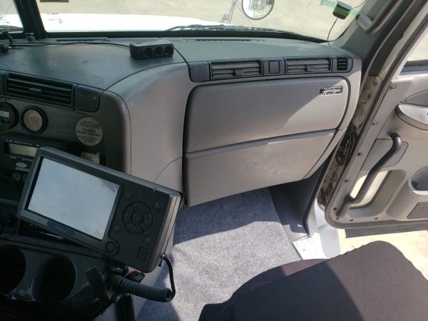 2007 Freightliner Columbia - Image 12