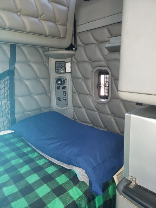 2007 Freightliner Columbia - Image 14