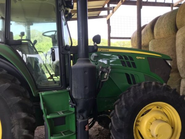 2016 JOHN DEERE 6155 M TRACTOR WITH A 12 SHANK CHISEL - Image 2
