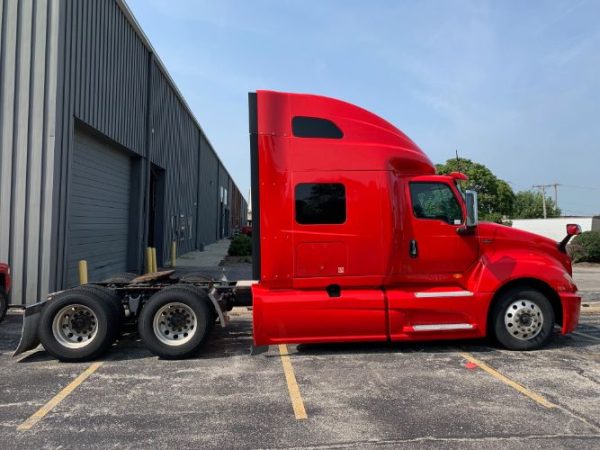 2018 INTERNATIONAL LT 625  RAISED ROOF SLEEPER - Image 2