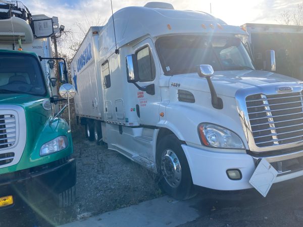 2013 Freightliner Cascadia 125 - Image 23