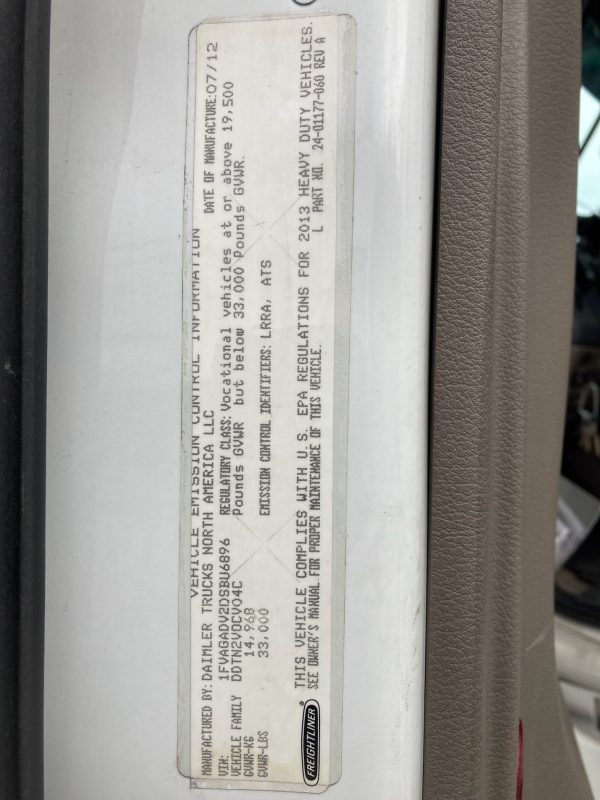 2013 Freightliner Cascadia 125 - Image 26