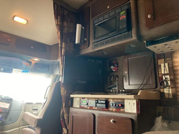 2013 Freightliner Cascadia 125 - Image 5